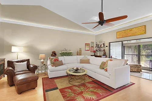 6040 SE Martinique Dr #201 Photo 1