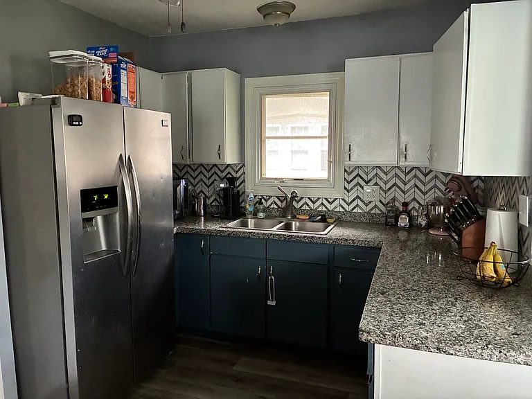 872 20th Ave SE — Photo 2