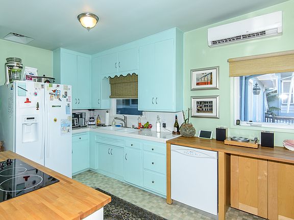5th image of 256 Longfellow Ave