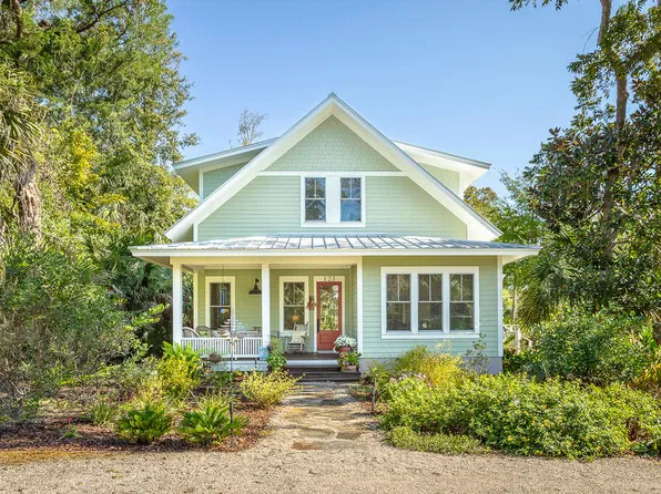 123 8th St, Apalachicola, FL 32320