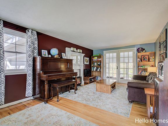 3rd image of 527 Shadowood St NW