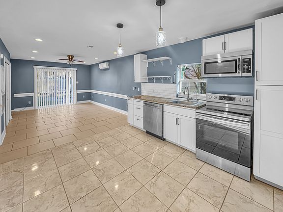 2nd image of 2421 Caswell Ln