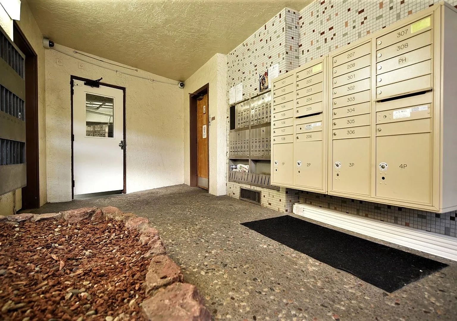 398 Euclid Ave — Photo 2