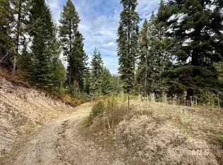 10 Crocus Ct, Cascade, ID 83611