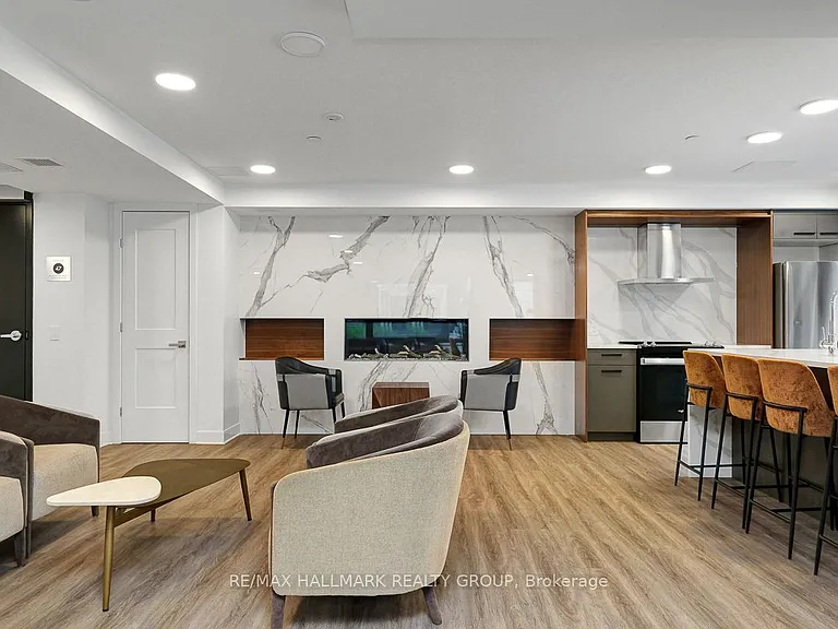 340 Queen St #1302 — Photo 43