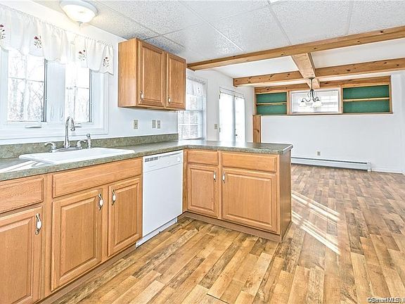 4th image of 15 Indian Hill Ln