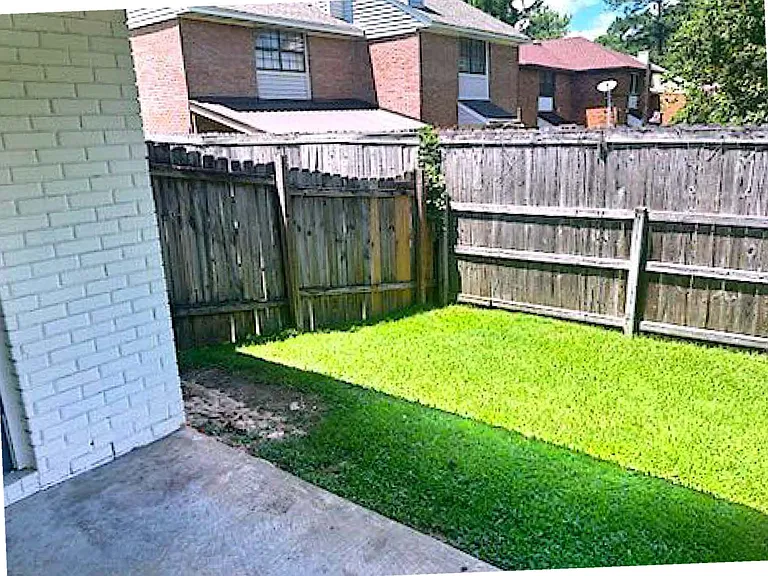 106 Brendalwood Ln — Photo 20