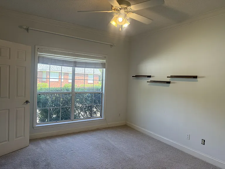 141 Royal Dr — Photo 10