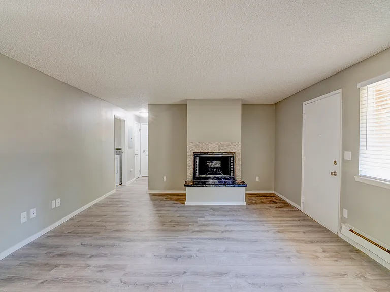Macintosh Court Apartments — Photo 9