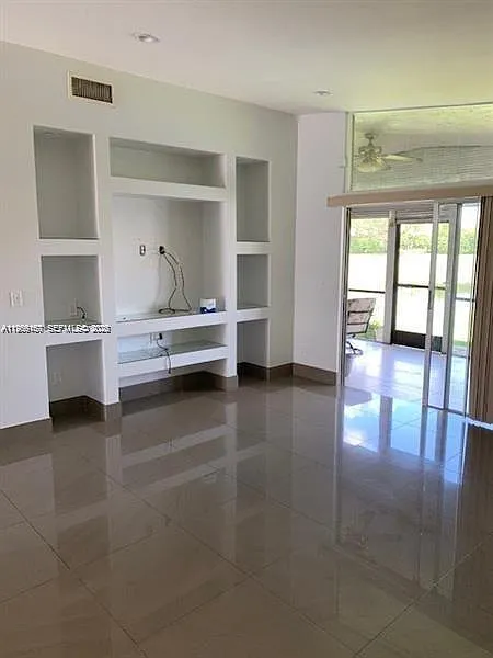 Woodgate Condominium 42 — Photo 2