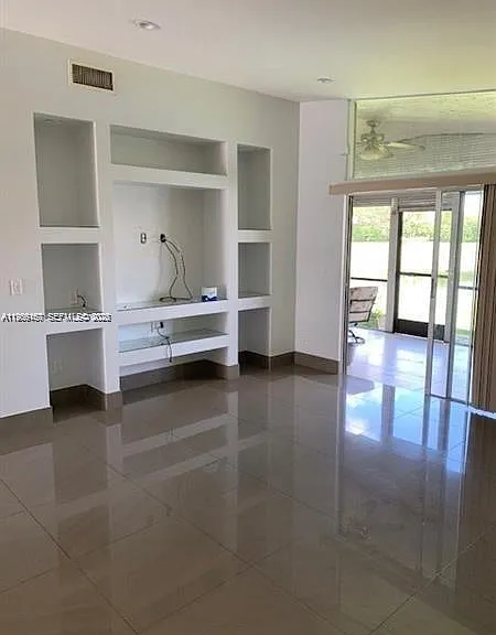 504 Woodgate Cir #C — Photo 2