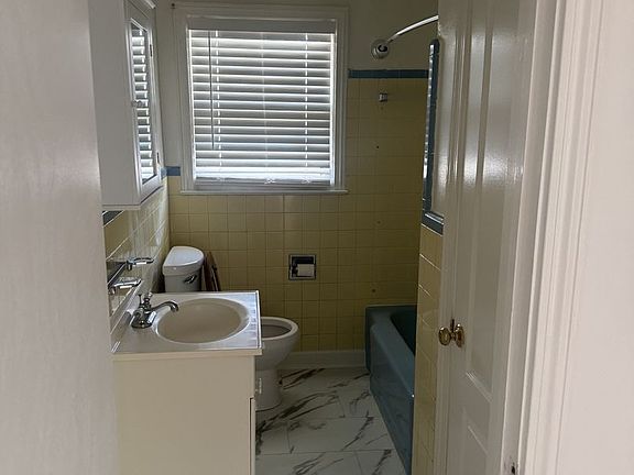 4th image of 2111 Hart Rd