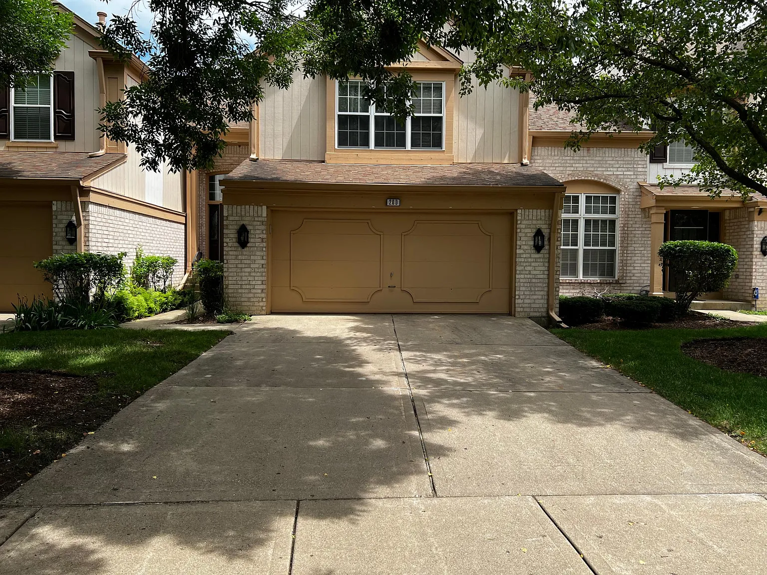 200 W Fox Hill Dr photo 1