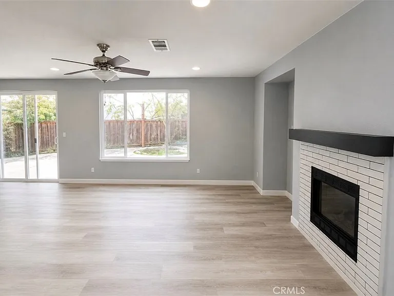 33012 Seville St — Photo 4