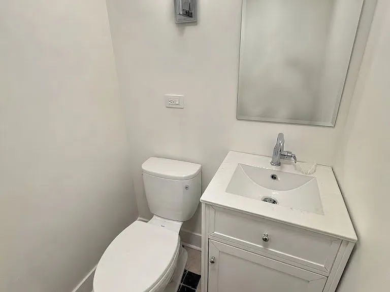 1740 N Francisco Ave #CH — Photo 11
