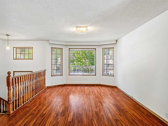 3rd image of 45 N Martinridge Cres NE