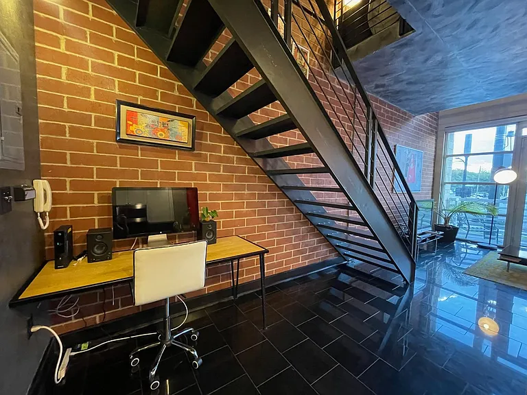 710 W Trade St #312 — Photo 46