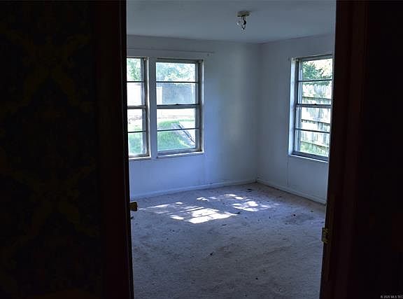 3rd image of 186 N Moccasin Ave