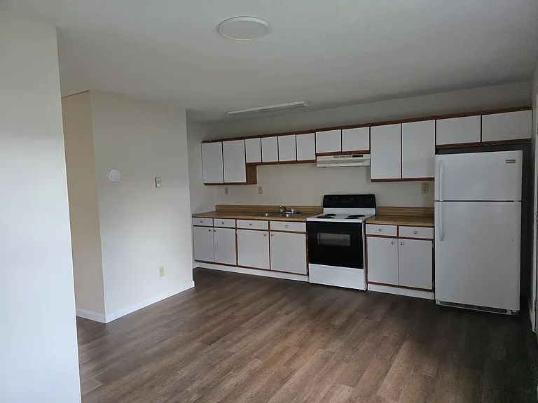 320 Hubbard St — Photo 22