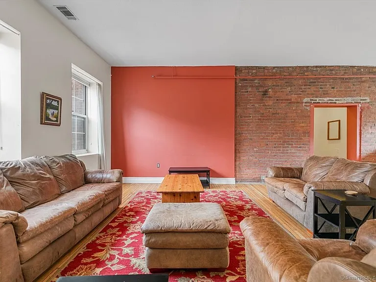 196 Crown St #310 — Photo 2