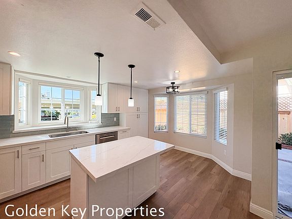 4th image of 3784 Portland Ct