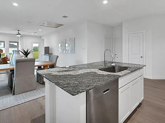 4th image of 7943 Cavour Dr