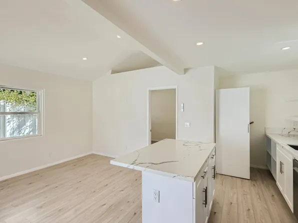 858 Thomas Ave, San Diego, CA 92109