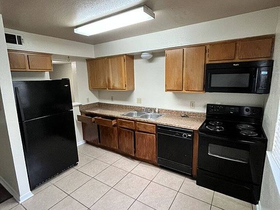 3rd image of 202 Lincoln Ave APT D