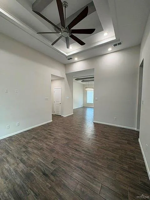 3 bed, 2.5 bath, 15597 sqft, $2,000 — Photo 4