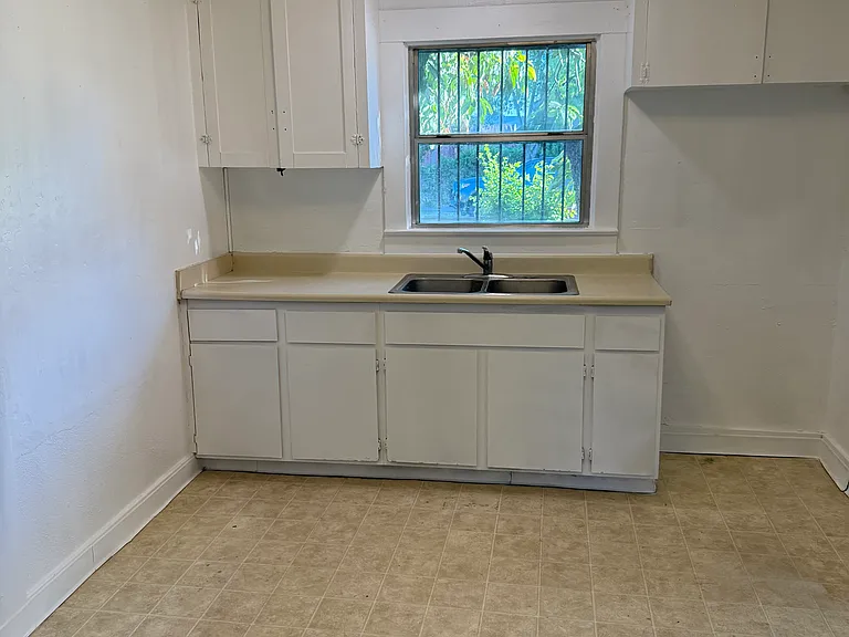 1439 S 4th St — Photo 2