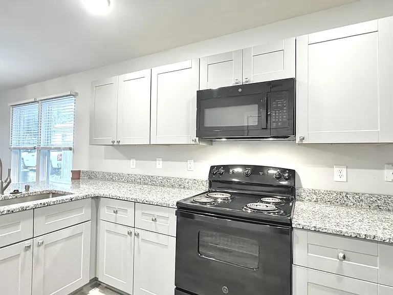 704 E Chestnut Ave — Photo 9