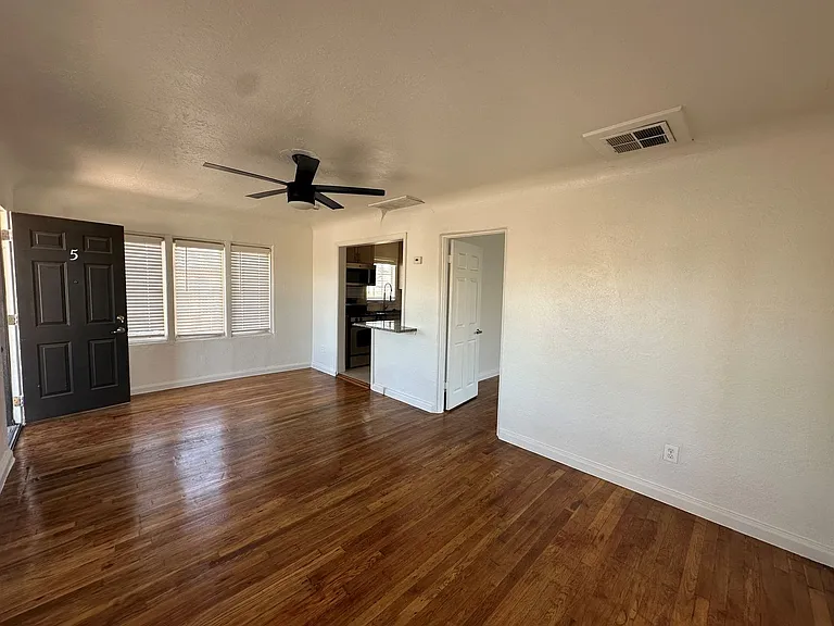 342 W Culver St — Photo 17