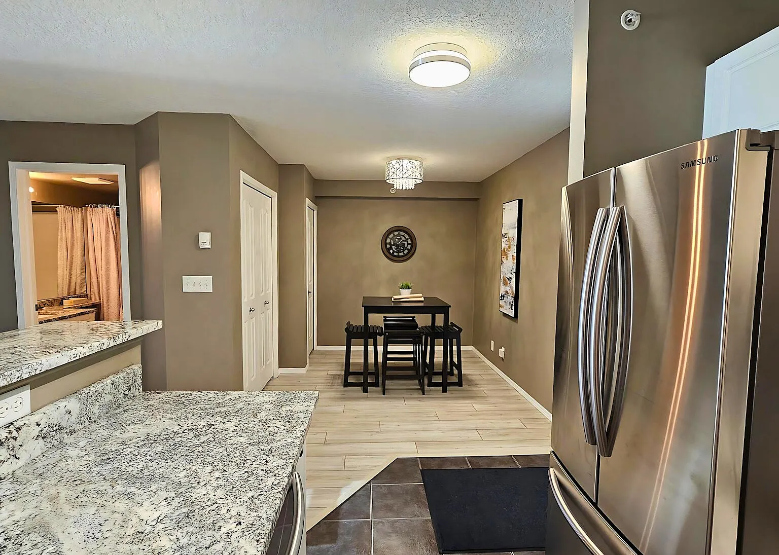 Furnished one Bedroom in Prime West Downtown (CIP217) — Photo 4