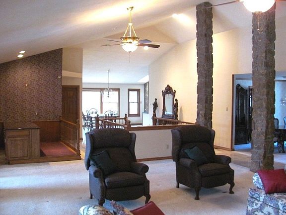 4th image of 105 Deer Park Dr