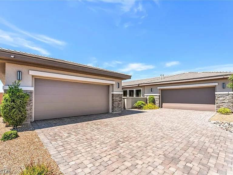 8477 Wolf Mountain Ct — Photo 2