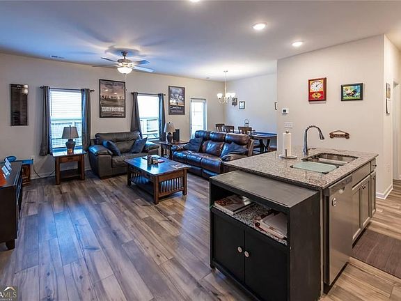 5th image of 1182 Westhampton Way