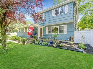 9 Tall Tree Ln, Rocky Point, NY 11778