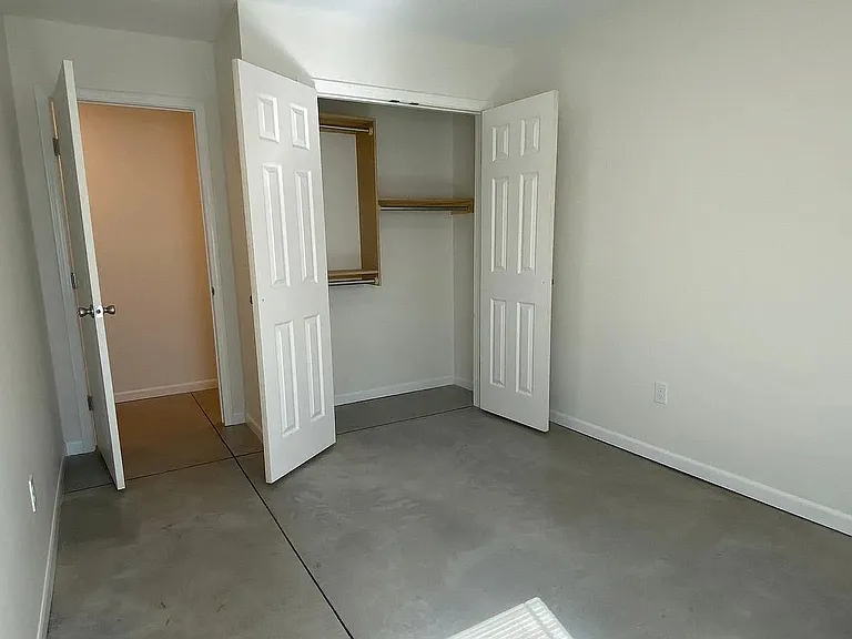 1709 N Grove Ave — Photo 5