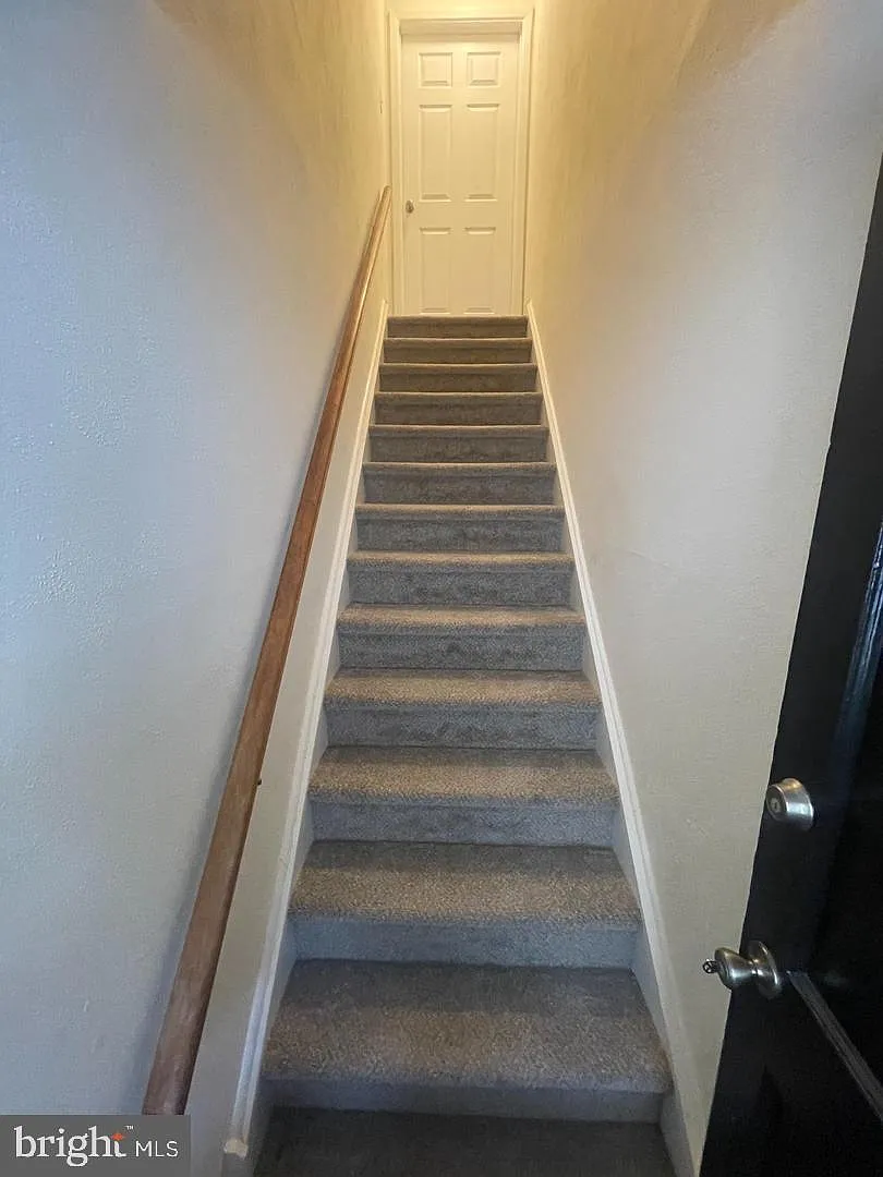 2 bed, 1.0 bath, 970 sqft, $1,800 — Photo 2