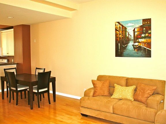 2nd image of 1431 Huckleberry Cir