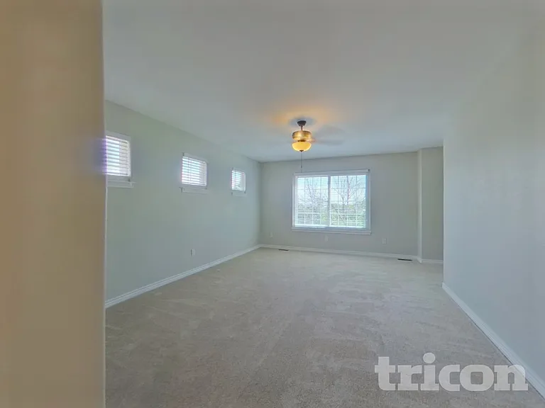 385 Longspur Dr — Photo 7