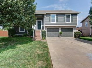 1008 E Pumpkin Ridge St, Gardner, KS 66030