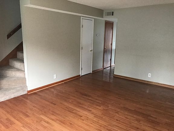 4th image of 1721 Sweetbriar Ave #B