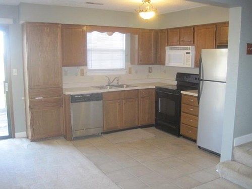 5th image of 412 NE 6th St