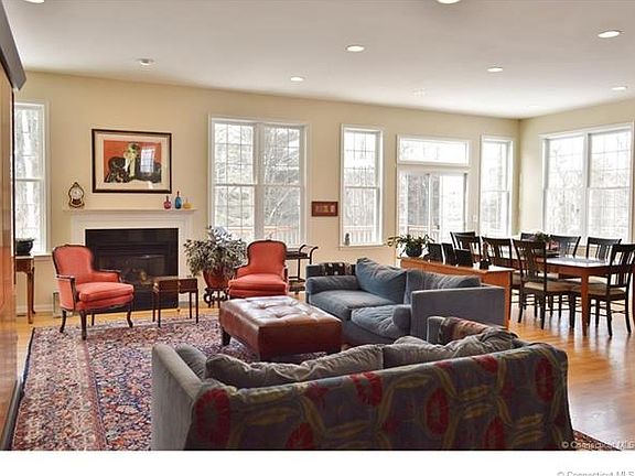 Spacious open floor plan. N...