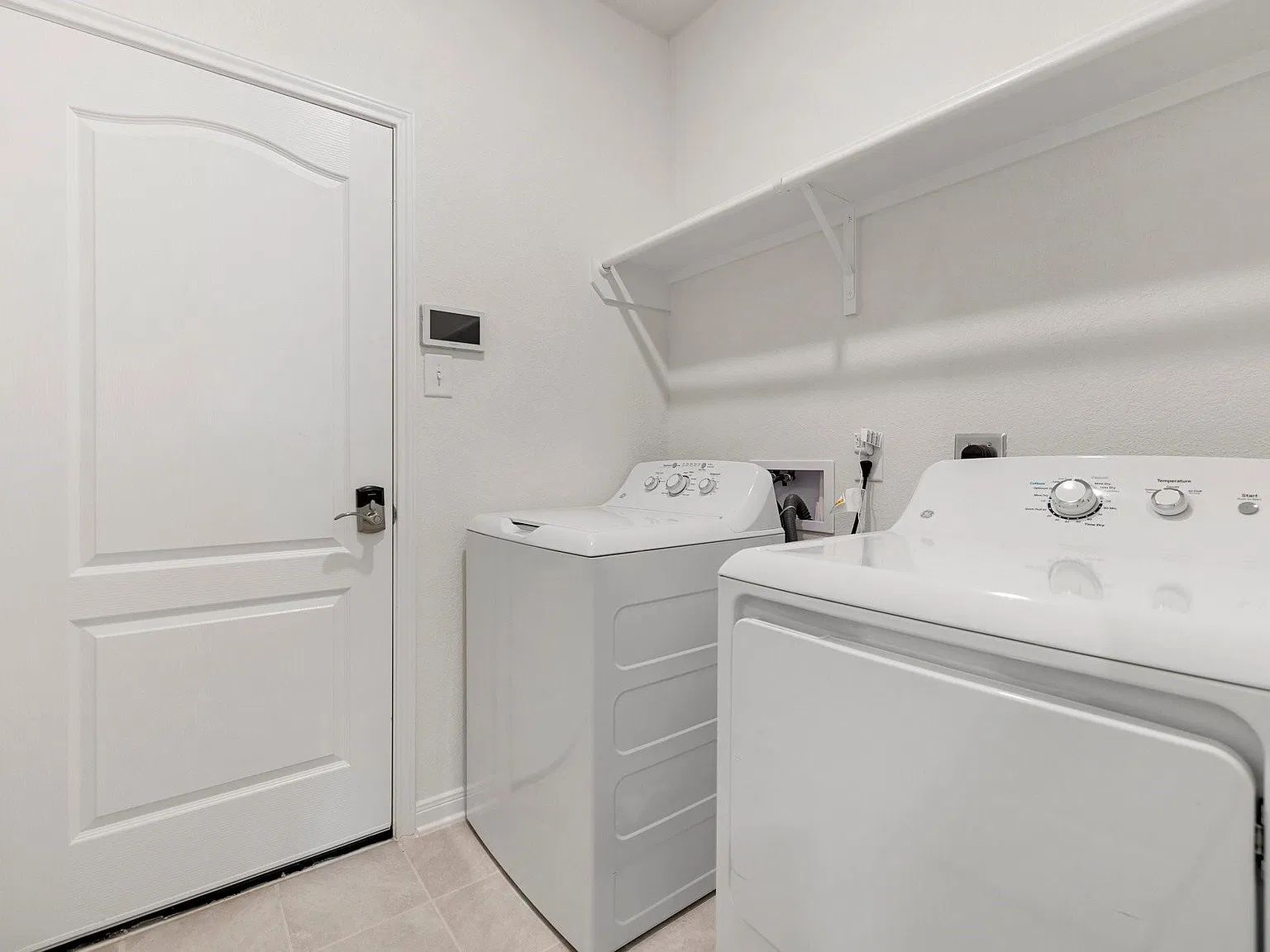 3 bed, 1836 sqft, $2,300 — Photo 2