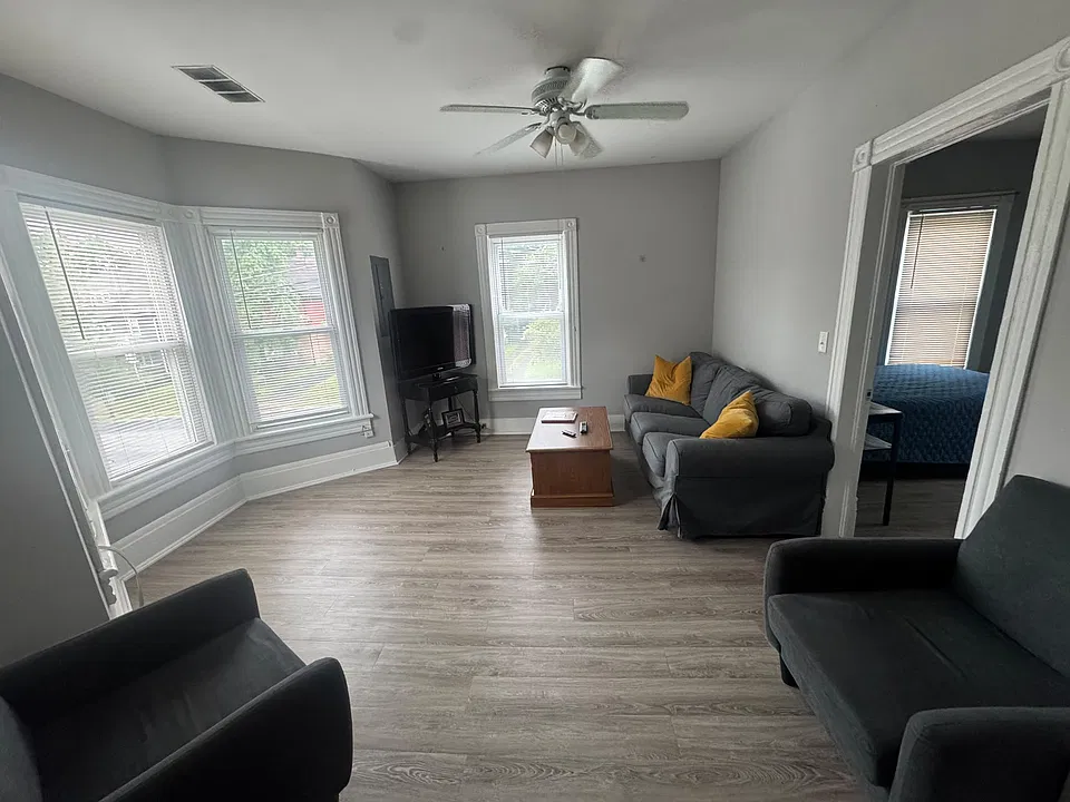 68 East St #2