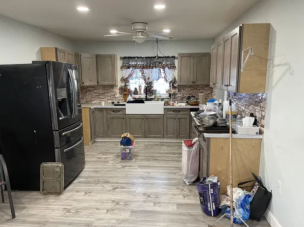 330 E 3rd Ave, South Hutchinson, KS 67505