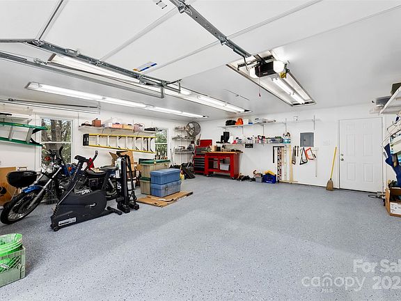 4th image of 715 Deese Rd