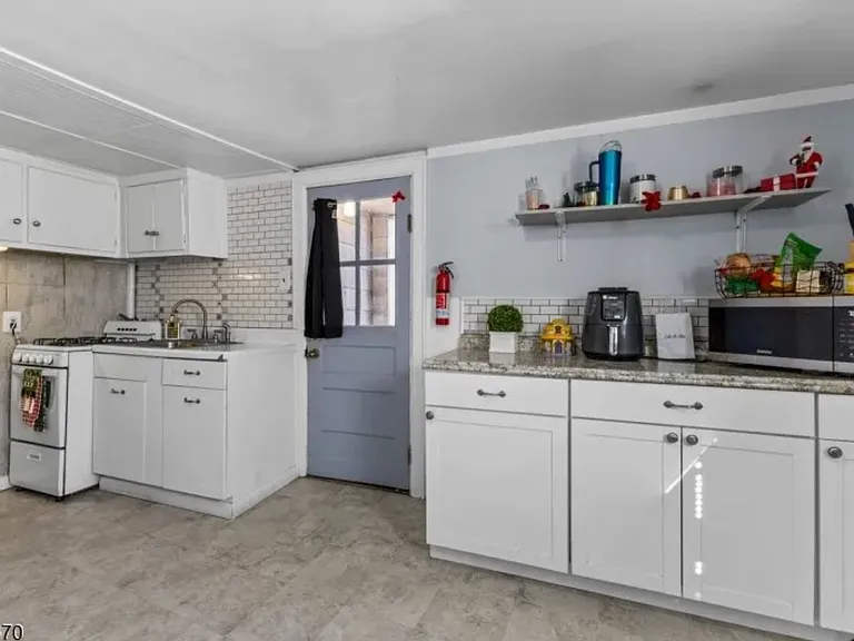 25 Rosalie St #A — Photo 5